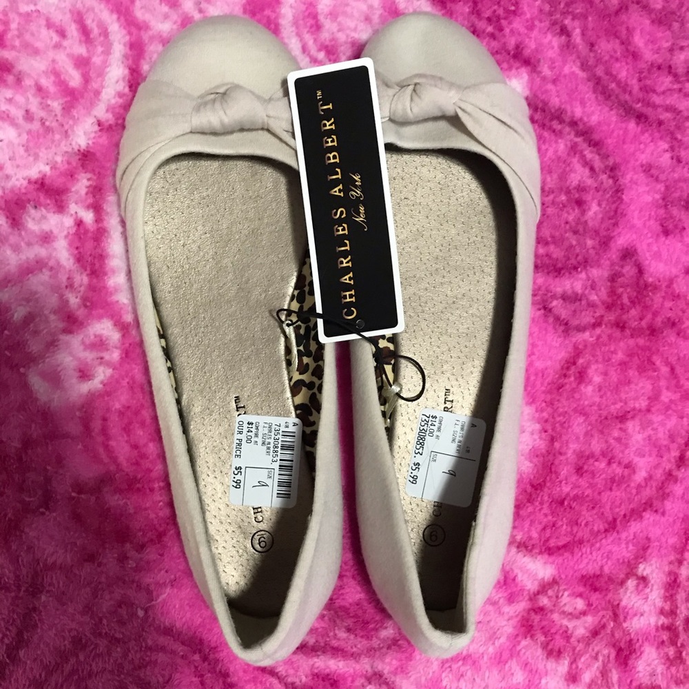 ⭐️ LAST CHANCE SALE⭐️ Beige / tan women’s flats